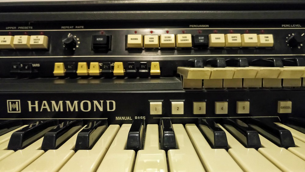 These are the Hammond organs. 