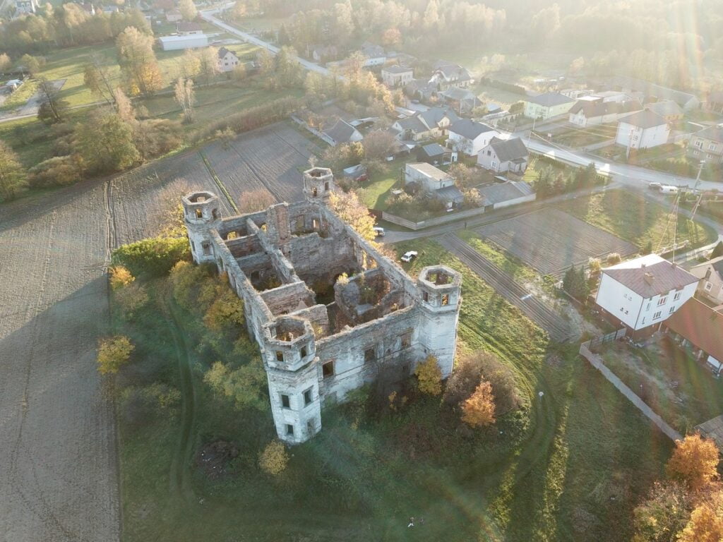 Pałac w Podzamczu Piekoszowskim