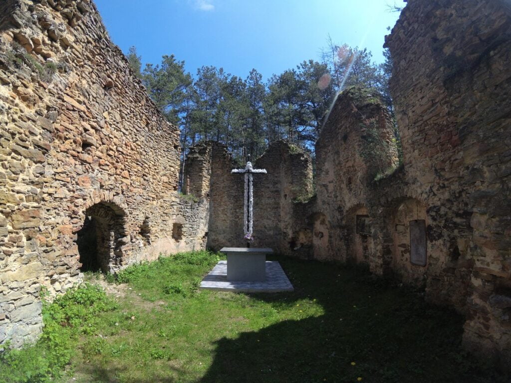 Ruiny kościoła w Gruszczynie