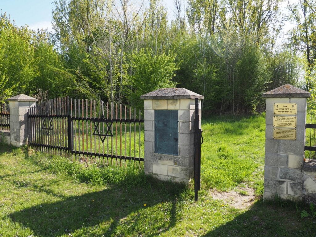 cmentarz żydowski w Ożarowie