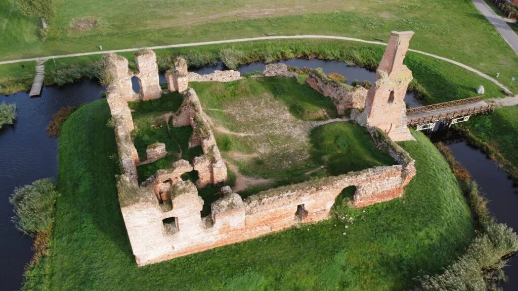 Zamek w Besiekierach