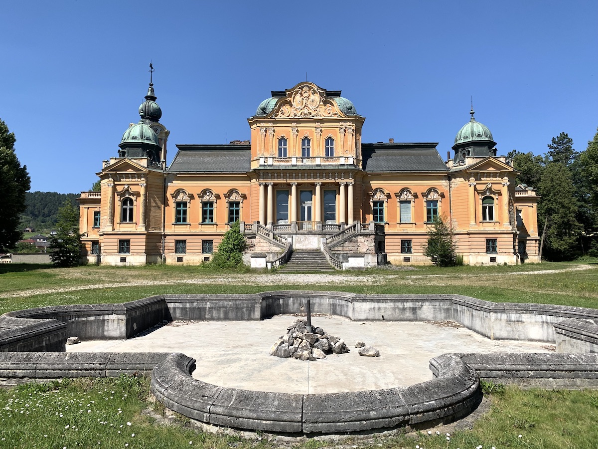 Spišský Hrhov i neobarokowy pałac tymrazem.pl