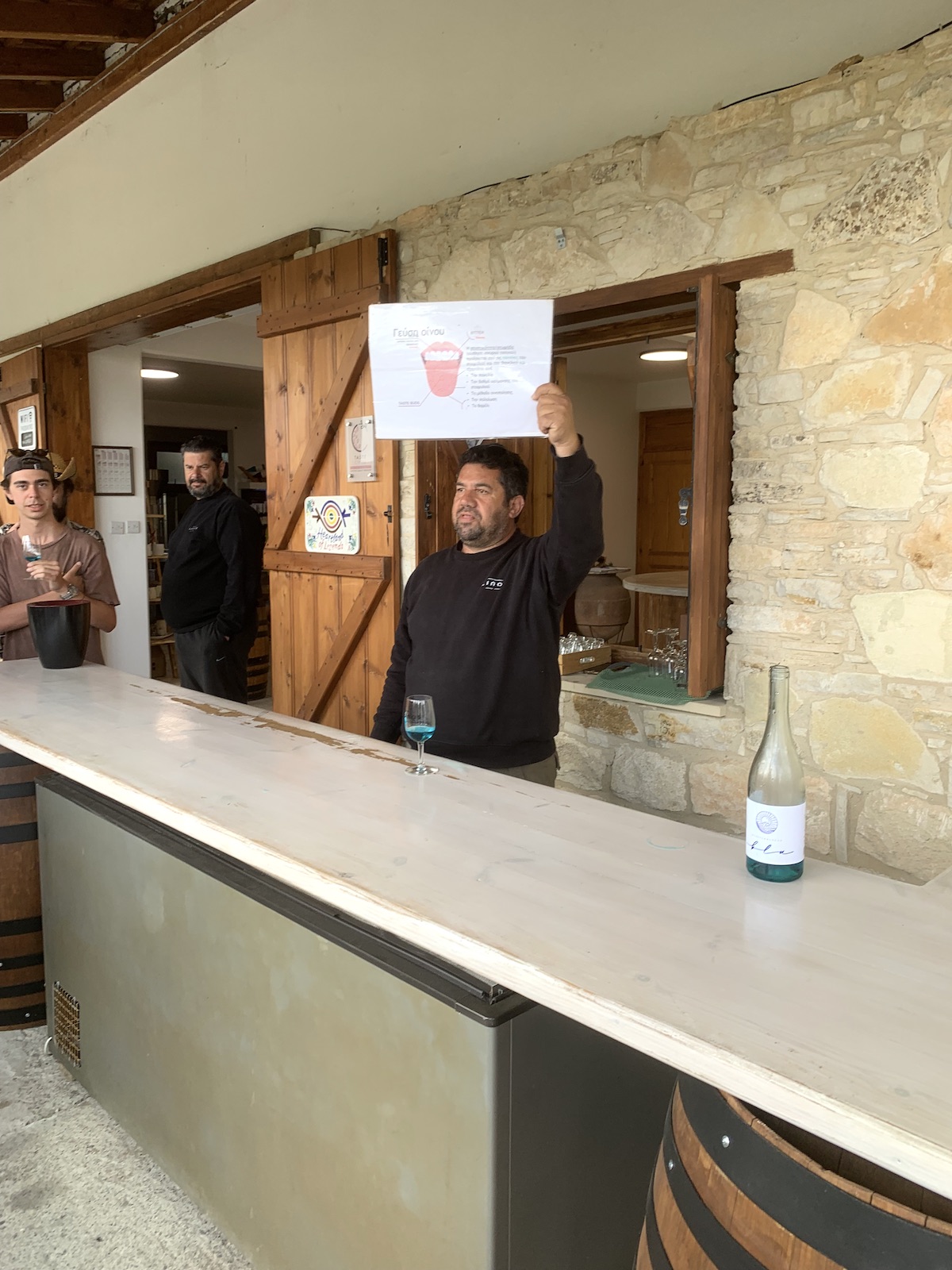 Winnica Linos – ukryty skarb u podnóża gór Troodos