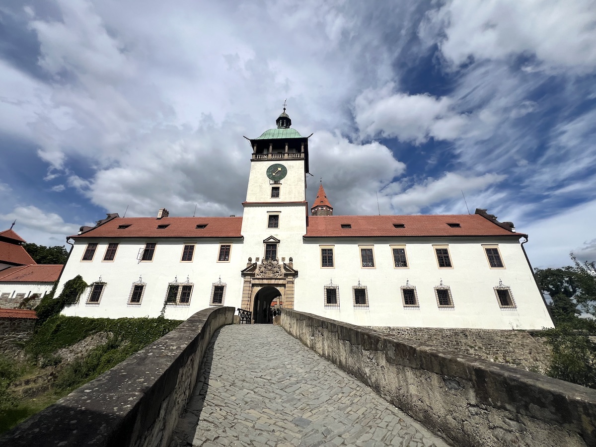 Zamek Bouzov – wyjątkowa siedziba zakonu krzyżackiego