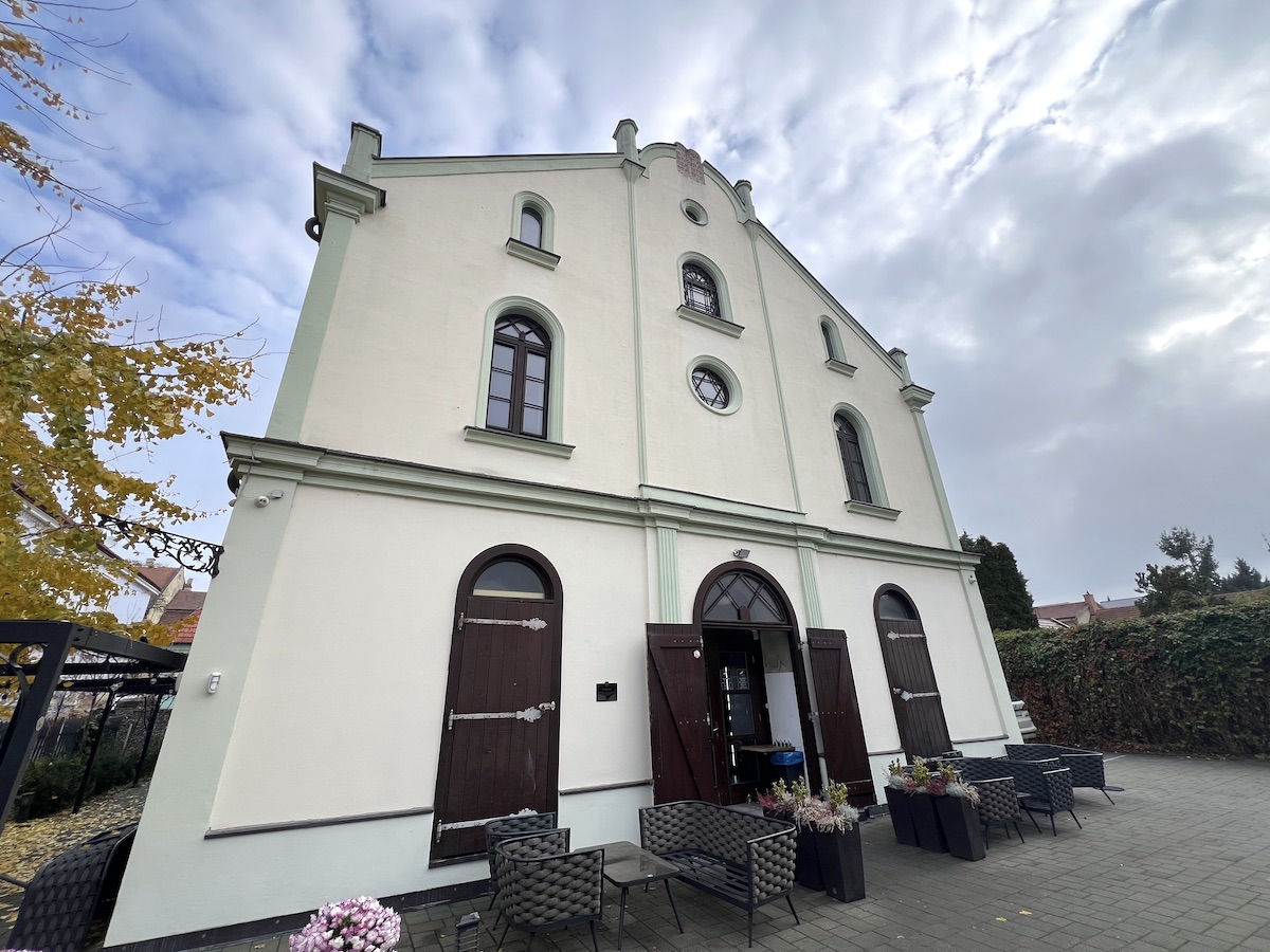 Synagoga Cafe – najpiękniejsza kawiarnia w Trnavie?