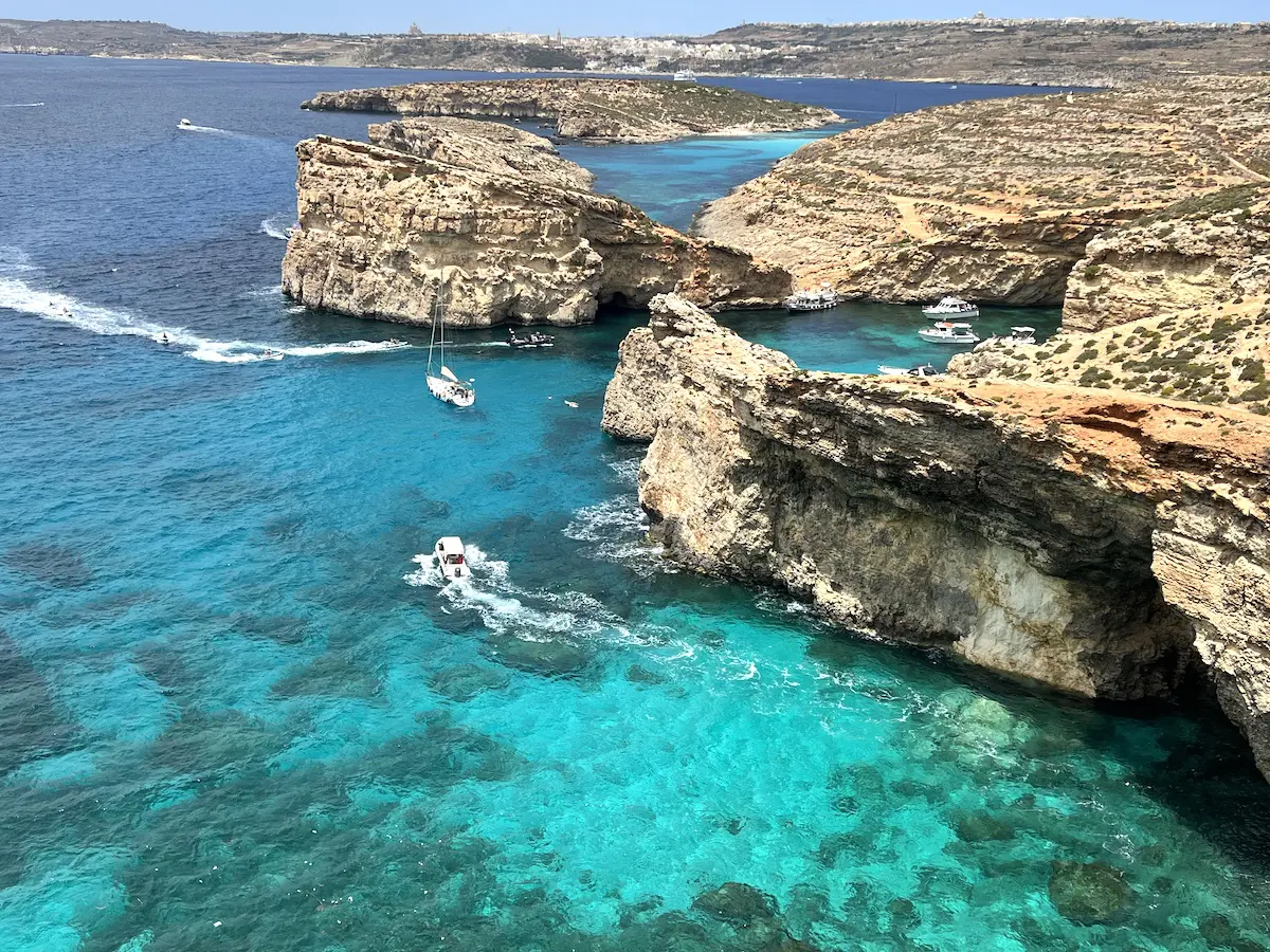 Comino – niewielka wyspa z Błękitną Laguną. Najpiękniejszy zakątek Malty?
